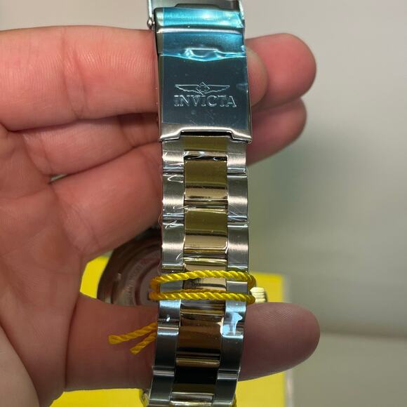 Invicta Pro Diver 37158 Men's Quartz Watch 40mm Black Dial Two Tone Bracelet - Picture 10 of 17